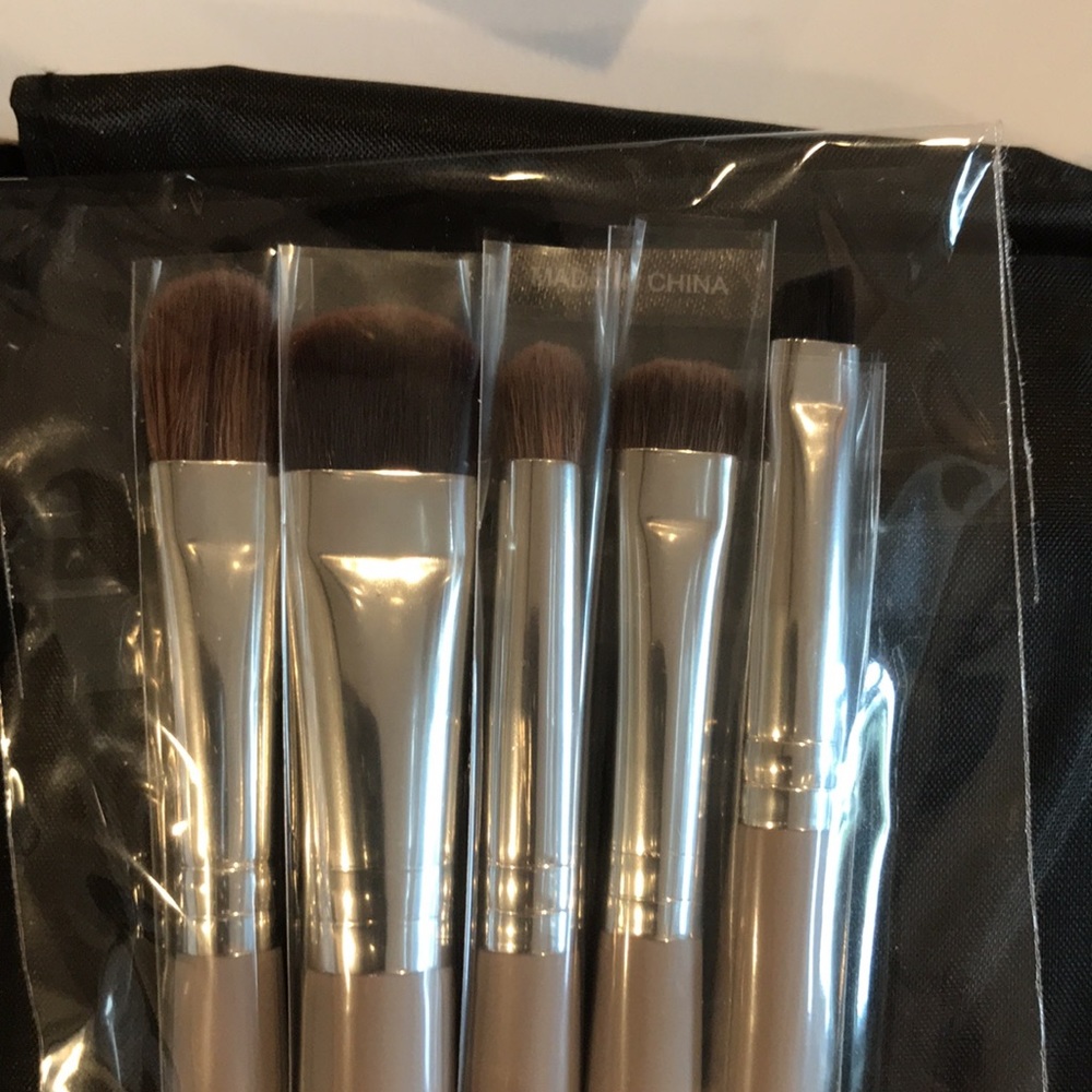 Sephora- Smoke Machine Brush Set - Picture 5 of 9